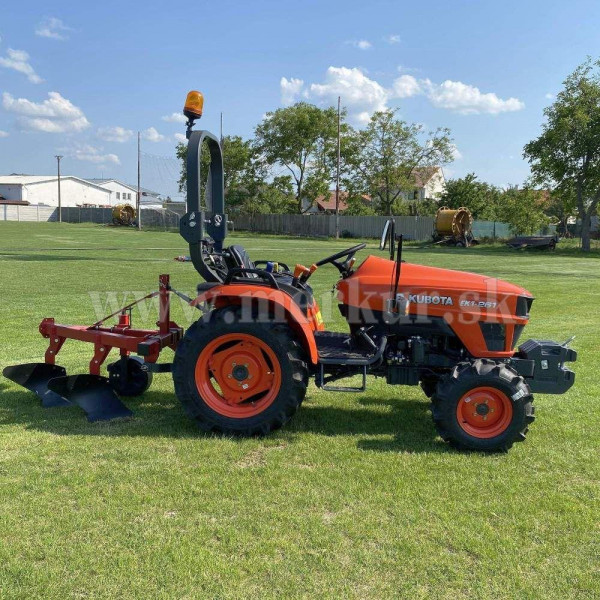 KUBOTA EK1-261 DT traktor set s rotavátorom + pluh + závažie