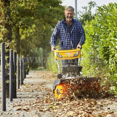 STIGA SWS 800 GE motorová zametacia metla s elektroštartom