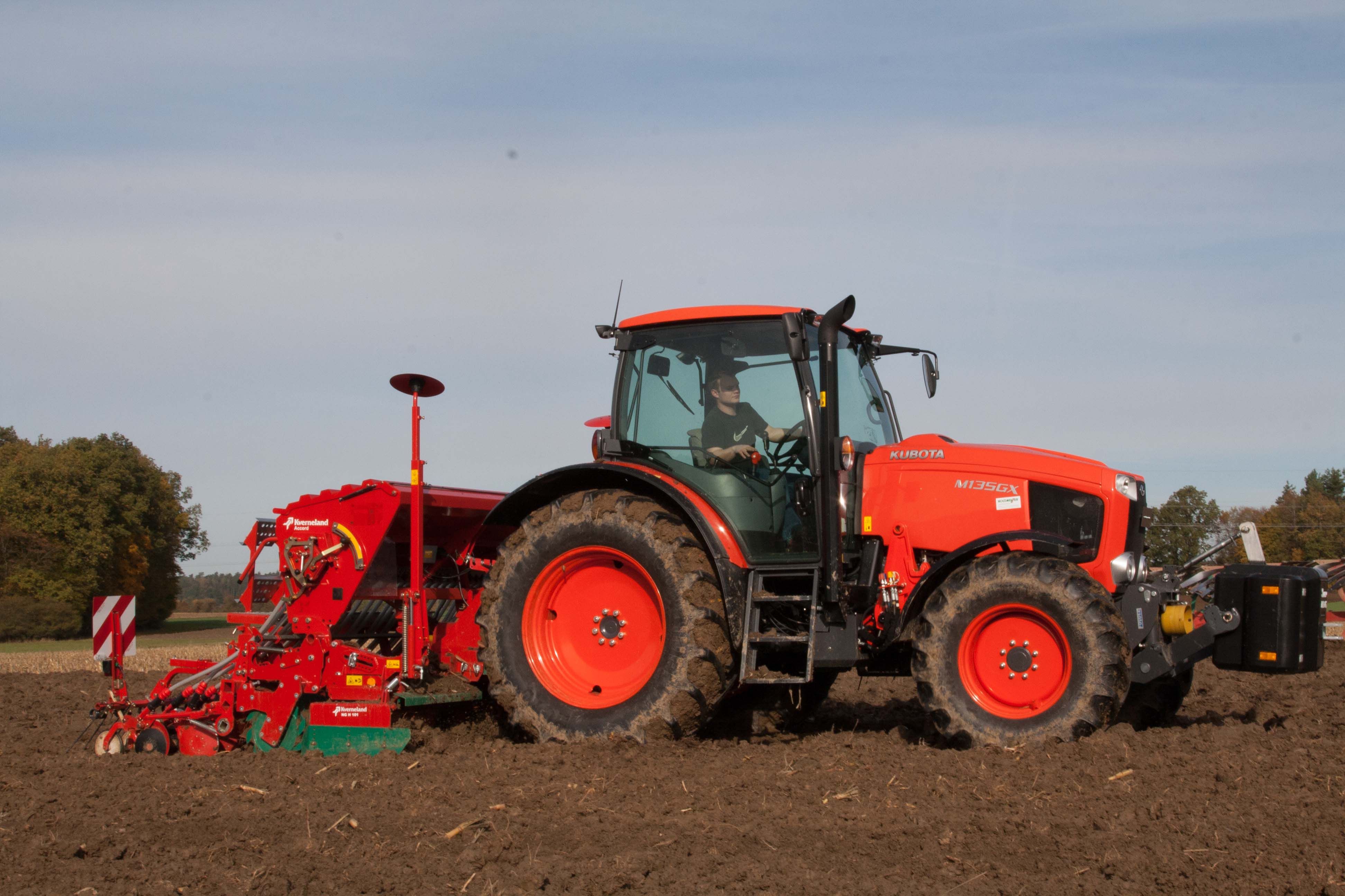 KUBOTA M135 GXll Traktor Záhradná technika Merkur Slovakia s.r.o.